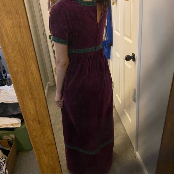 Vintage Beverly Paige velvet maxi embroidered cottage core dress shirt sleeve - Picture 12 of 16